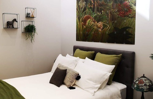Wellington Cabaña | Stylish City Cottage with Free Undercover Parking