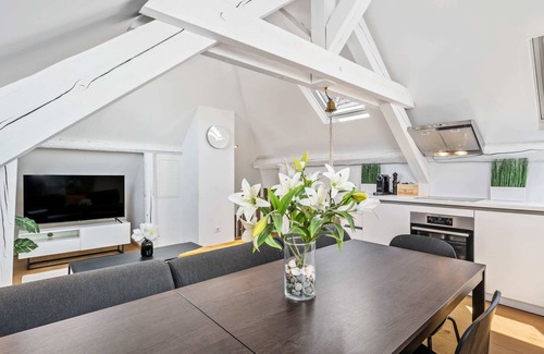 Limpertsberg Apartamento | Stylish City Escape: Modern 3-BR in Limpertsberg