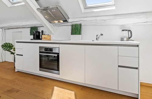 Limpertsberg Apartamento | Stylish City Escape: Modern 3-BR in Limpertsberg