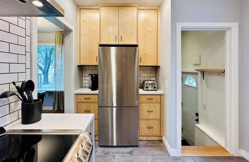 Folsom's Addition Casa | Stylish City Escape :: Spacious, Comfy & Close to Everything