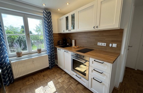 Kaditz Apartamento | Stylish city retreat near the Elbe - King-size bed