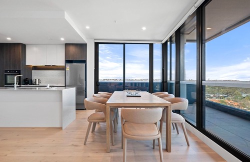 Alphington Apartamento | Stylish City-View Apartment with Premium Amenities