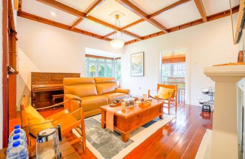 Epsom Casa | Stylish Classic Retreat in Prime Epsom Location