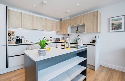 Boscombe Apartamento | Stylish Coastal Apartment in Boscombe | Modern Comforts Near Sandbanks & Jurassic Coast