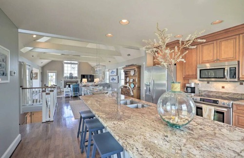 Buck Island Casa | Stylish Coastal Hm~Walk to Beach