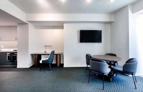 Iowa City Casa | STYLISH COMFORT IN DOWNTOWN IOWA CITY