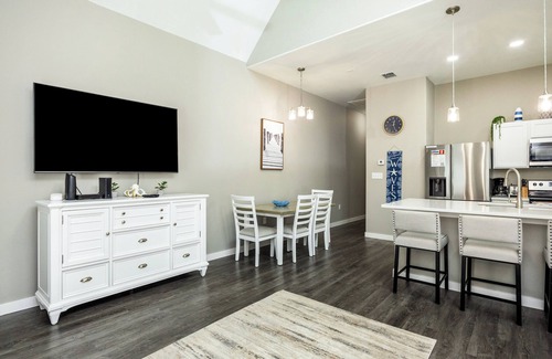 Corpus Christi Casa | Stylish Comfort Steps from the Beach in Brand-New Complex