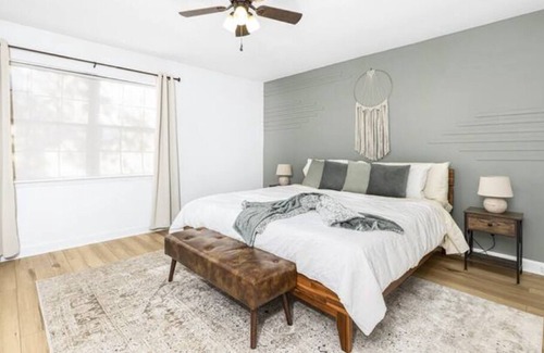 Matthews Casa | Stylish & Comfortable Duplex Best for Large Groups! Pet Friendly! Ample Parking