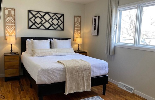 Rapid City Casa | Stylish & Comfortable 3 Queen Beds - Minutes from Downtown