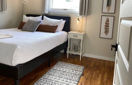 Rapid City Casa | Stylish & Comfortable 3 Queen Beds - Minutes from Downtown