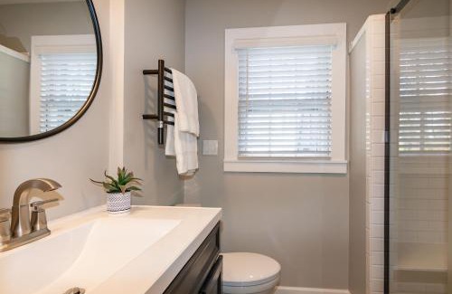 East Raleigh Casa | Stylish & Comfy 5 Location Private Backyard Updated Close to Downtown Walkable