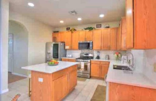 Trafalgar Village Casa | Stylish & Comfy ~ Mins to Disney ~ Pool ~ Hot Tub!