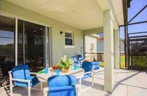 Trafalgar Village Casa | Stylish & Comfy ~ Mins to Disney ~ Pool ~ Hot Tub!