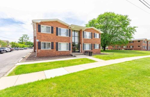 Shelby Township Apartamento | Stylish Comfy Shleby Retreat Patio Parking