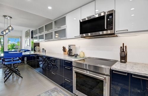 Sunrise Vista Chino Condominio | Stylish Condo at Sunrise Racquet Club-Close to Palm Springs Shopping and Dining