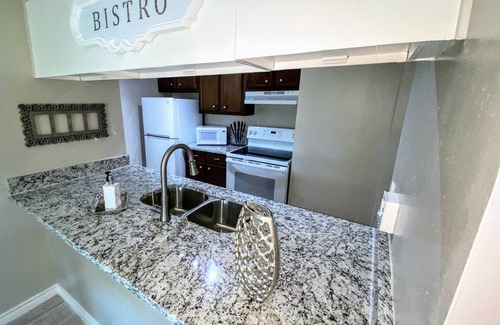 North San Antonio - SAT Condominio | Stylish Condo Baptist H. DWTN 6 Flags River Walk pearl Cantera Sea World Central