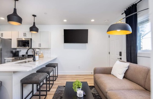Hillsboro Village Apartamento | Stylish Condo in Hillsboro Village 3 Beds + Parking