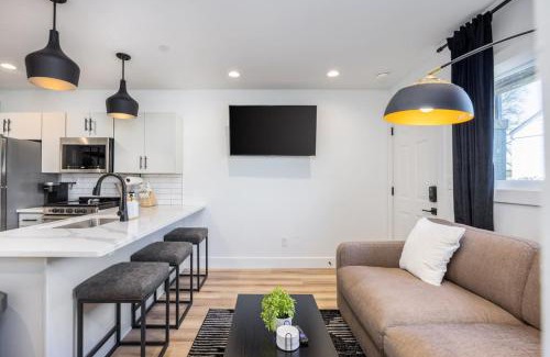 Hillsboro Village Apartamento | Stylish Condo in Hillsboro Village 3 Beds and Parking