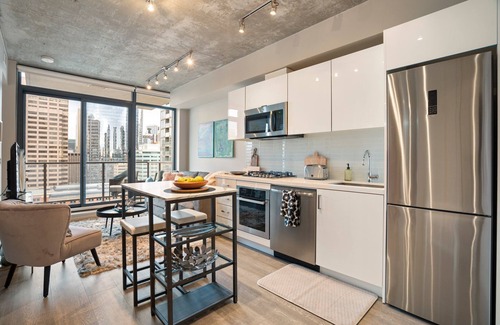 Connaught Apartamento | Stylish Condo w/ Exclusive Rooftop Pool!