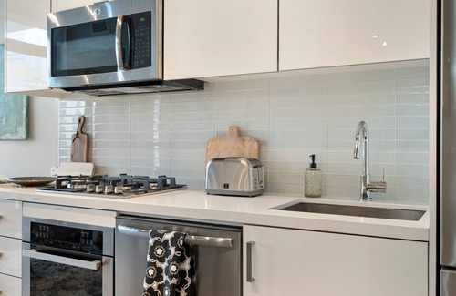 Connaught Apartamento | Stylish Condo w/ Exclusive Rooftop Pool!