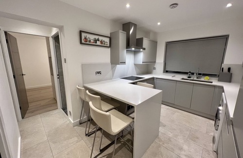 Shortlands Condominio | Stylish Contemporary Apartment