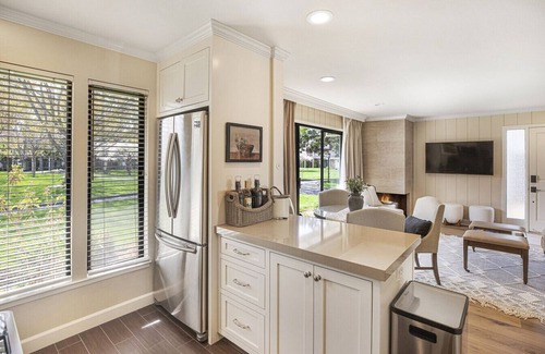 Napa Condominio | Stylish Cottage w/ Kitchen + Pool Access