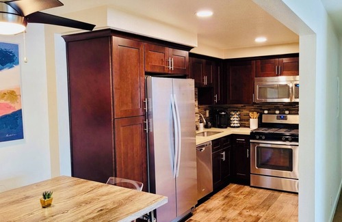 Thousand Oaks Apartamento | Stylish & Cozy 1BR Retreat Perfect for Work & Travel Prime Location!