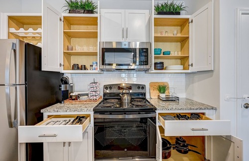 Jacksonville Apartamento | ⭐Stylish & Cozy⭐ 2BR/2BA w/King Bed, Pool & Gym Nr I295 & Downtown