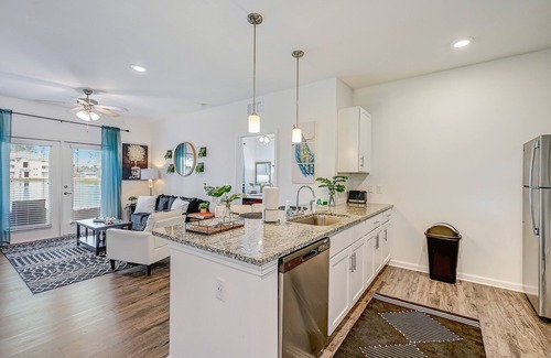 Jacksonville Apartamento | ⭐Stylish & Cozy⭐ 2BR/2BA w/King Bed, Pool & Gym Nr I295 & Downtown