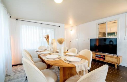 Palmdale Casa | Stylish Cozy, Aesthetic, Stocked Kitchen, and Pet Friendly