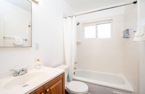Palmdale Casa | Stylish Cozy, Aesthetic, Stocked Kitchen, and Pet Friendly