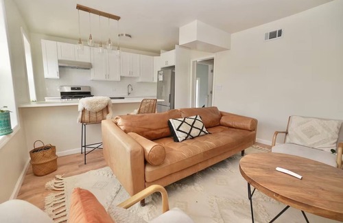 Forest Hill Apartamento | Stylish & Cozy Apartment near EWR w/King bed and Central AC