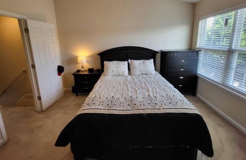 Greensboro Casa | Stylish, Cozy Corporate Townhome with Pool!