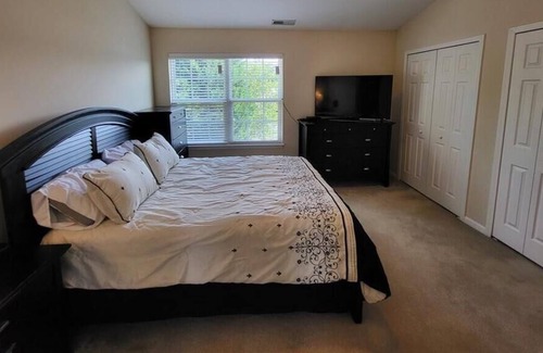 Greensboro Casa | Stylish, Cozy Corporate Townhome with Pool!