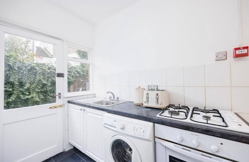 Southend-on-Sea Apartamento | Modern & Cozy 2BR City Centre Near High St by Luxiety Stays
