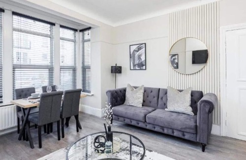 Southend-on-Sea Apartamento | Modern & Cozy 2BR City Centre Near High St by Luxiety Stays