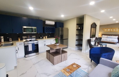 Homestead Casa | Stylish cozy modern open concept guest house
