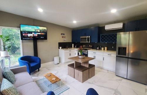 Homestead Casa | Stylish cozy modern open concept guest house