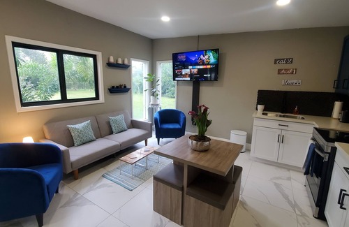 Homestead Casa | Stylish cozy modern open concept guest house