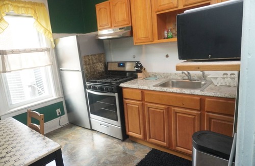 Queens Apartamento | Stylish Cozy One Bedroom Fun House