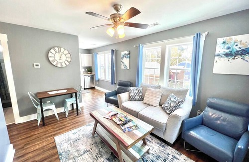 Wilmington Casa | Stylish Cozy Tree House & Pet Friendly!