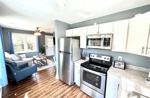 Wilmington Casa | Stylish Cozy Tree House & Pet Friendly!