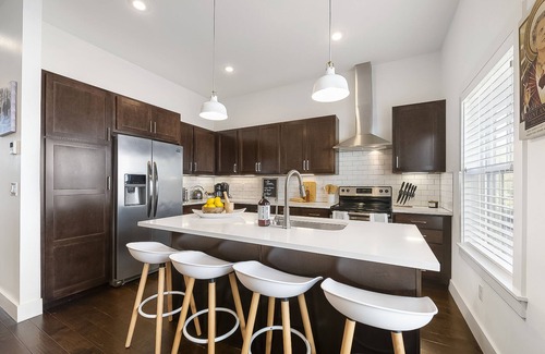 Downtown Condominio | Stylish, dog-friendly condo with WiFi, board games, washer/dyer, & central AC