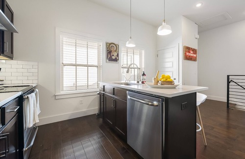 Downtown Condominio | Stylish, dog-friendly condo with WiFi, board games, washer/dyer, & central AC