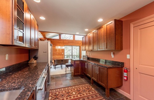 North Glade Hills Casa | New! Hilltop Haven: Lake Access, Wood Fireplace, Fire Pit!