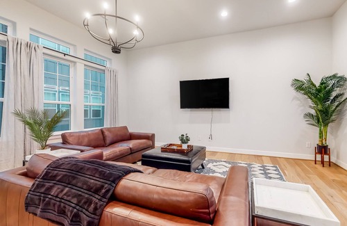 Shady Acres Casa | Stylish, dog-friendly getaway with WiFi, central AC, & a washer/dryer