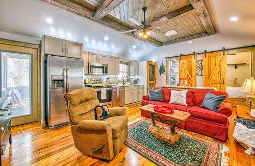 Swannanoa Cabaña | Stylish dog-friendly cottage with modern feel, fast WiFi, ideal location & more