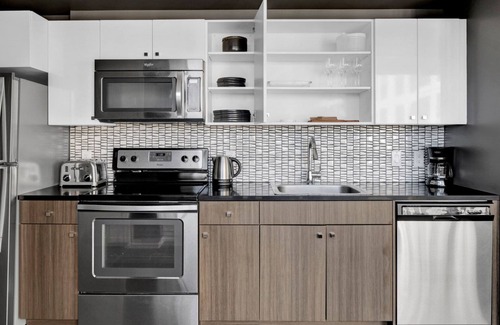 Theatre District Apartamento | Stylish Downtown 1BR w/ Luxury Amenities and Rooftop Views by Blueground