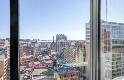 Theatre District Apartamento | Stylish Downtown 1BR w/ Luxury Amenities and Rooftop Views by Blueground