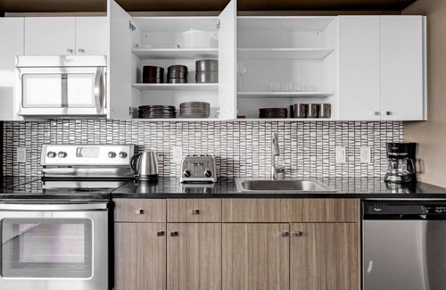 Theatre District Apartamento | Stylish Downtown 1BR w/ Luxury Amenities and Rooftop Views by Blueground